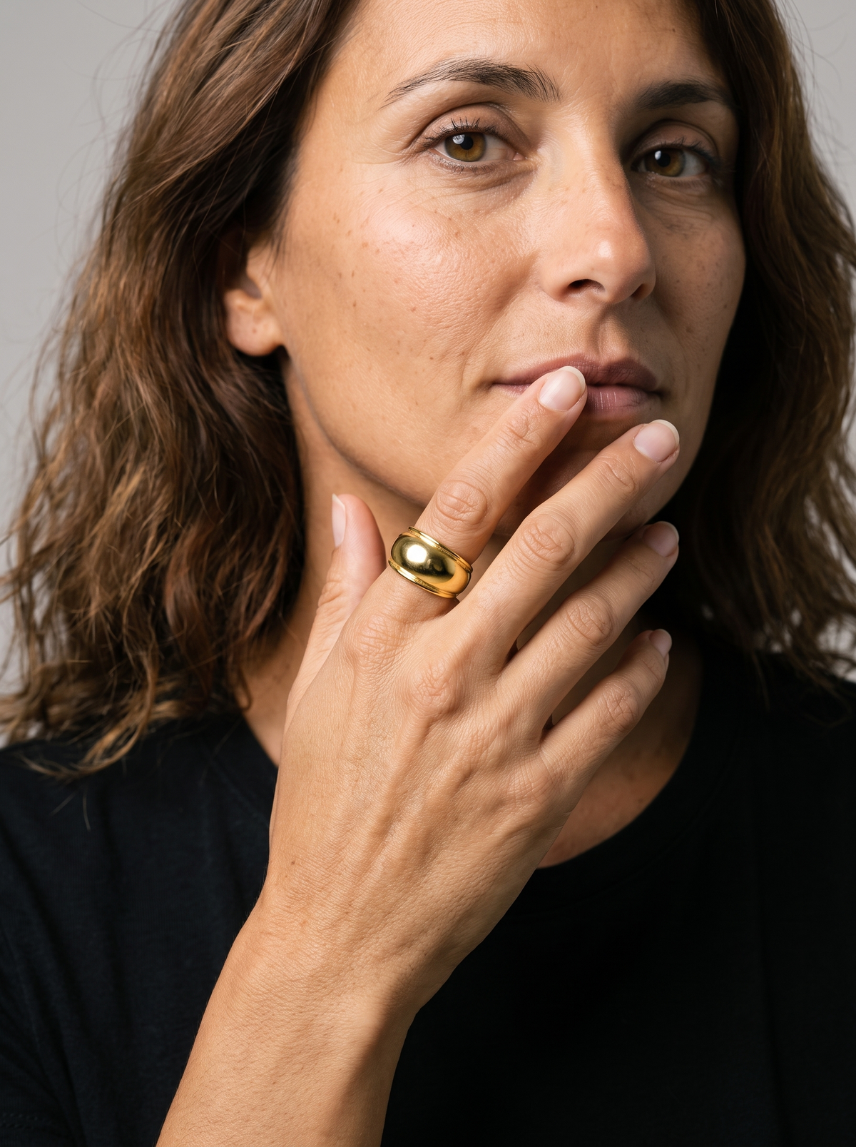 Rings - ARWELY, a gold geometric open ring worn on the hand