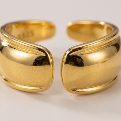 Edge Open Ring in gold finish - ARWELY macro detail of the piece