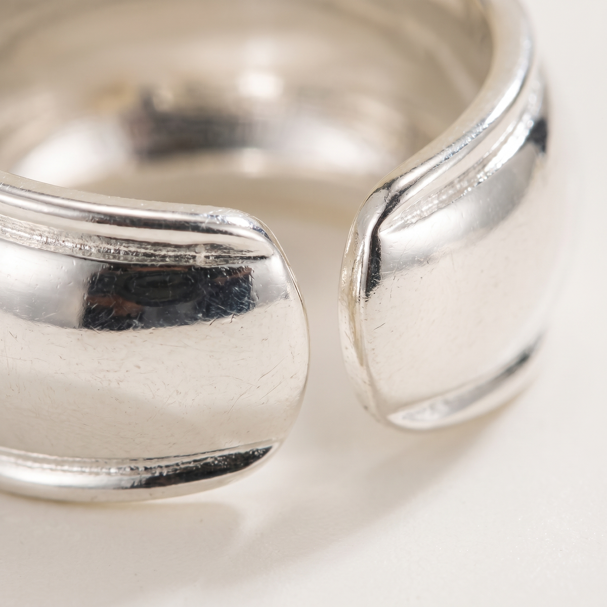 Edge Open Ring in silver finish - ARWELY macro detail of the piece