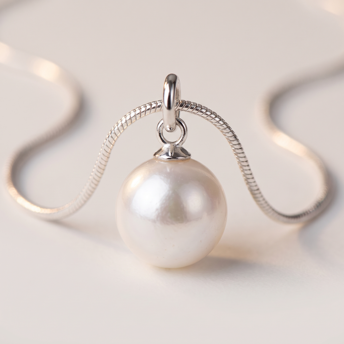 Luna Pearl Necklace in silver finish - ARWELY macro detail of the piece