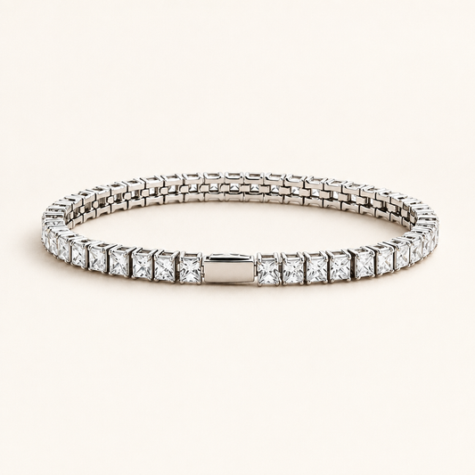 Rivière Tennis Bracelet in gold, square-cut zirconia set in a continuous line, on a warm off-white background
