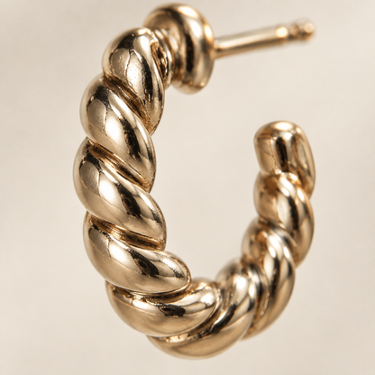 Macro detail of the Arc Hoop twist, the open end and the post