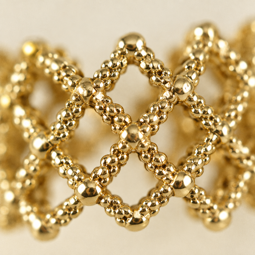 Macro detail of the Tressa lattice, each bead linked to the next