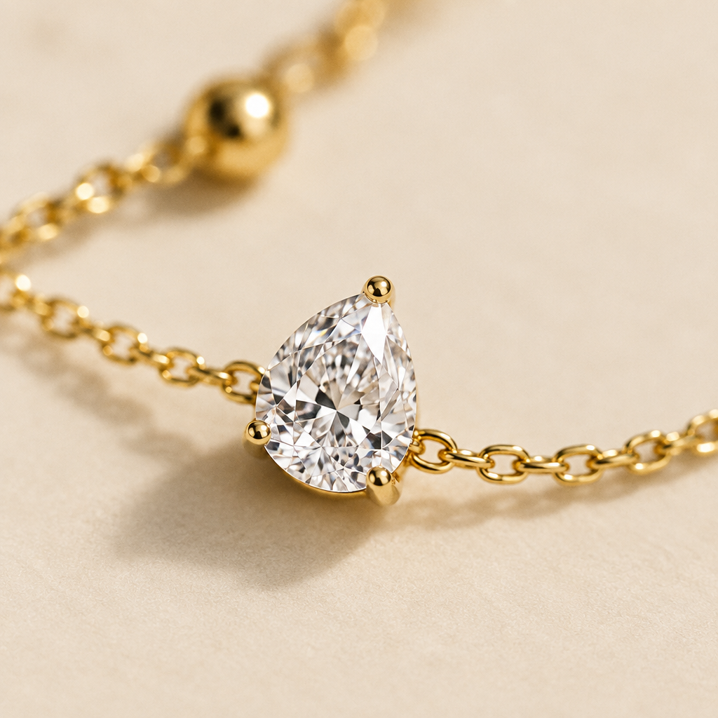 Rosée Drop Ring — macro of the pear-cut zirconia and its three prongs on the fine chain