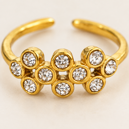 Macro detail of the Halo Open Ring zirconia cluster