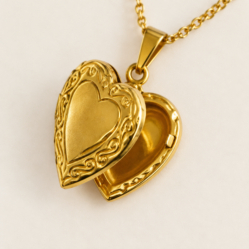Macro detail of the Cœur locket slightly open, showing that it opens